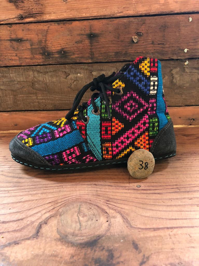 Size 38 Cloth Moccasins Aztec Shapes