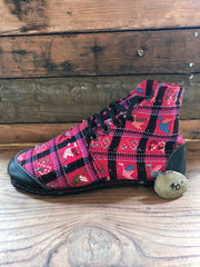 Size 40 Cloth Moccasins Birds on Red