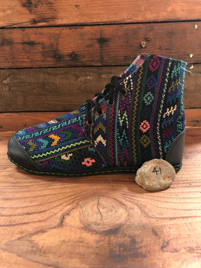 Size 41 Cloth Moccasins Rainbow Arrows