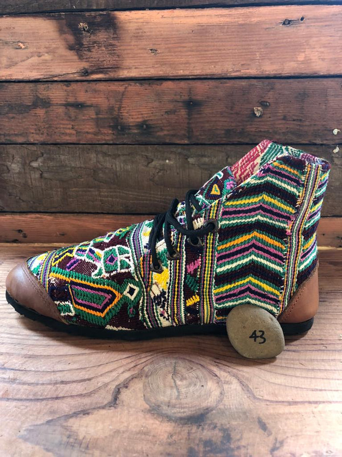 Size 43 Cloth Moccasins Aztec Llama