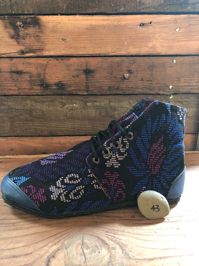 Size 43 Cloth Moccasins Blue Flower on Black