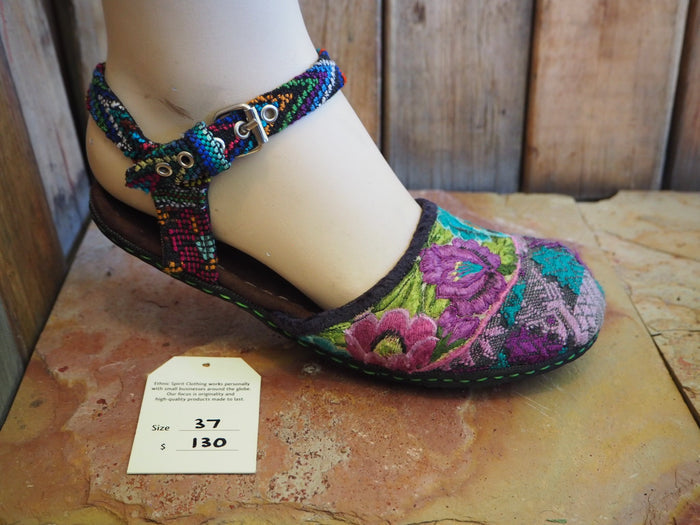 37 / purple, blue flowers and deers