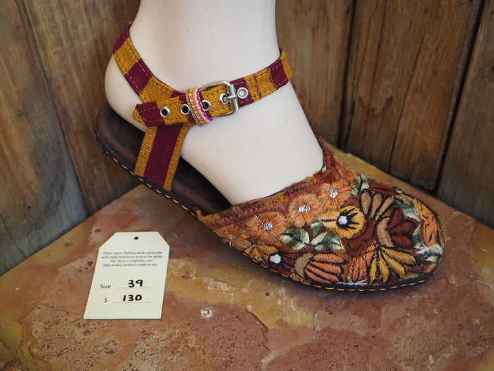 Size 39 Ballerina Sandals - Golden Birds