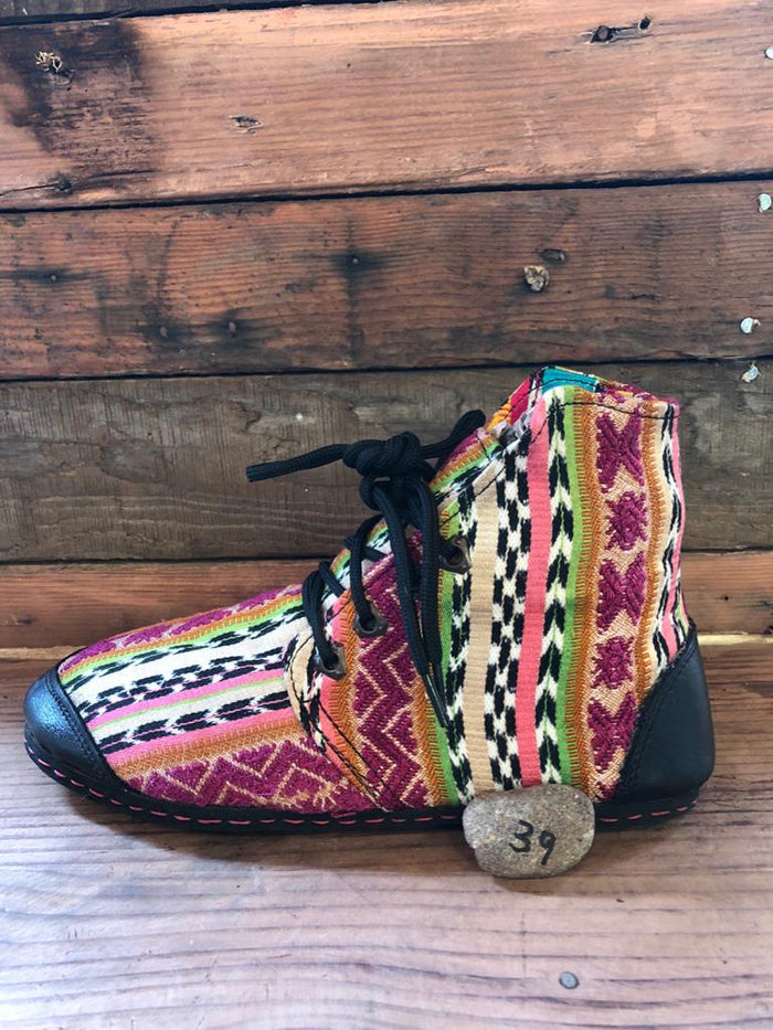 Size 39 Cloth Moccasins Black and White Stripes