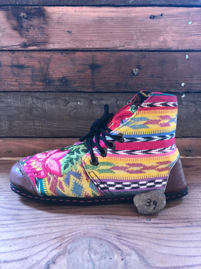 Size 39 Cloth Moccasins Mexicana with Flowers