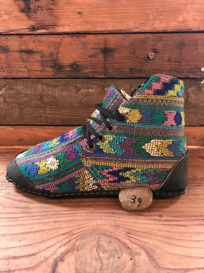 Size 39 Cloth Moccasins Pastel Arrows