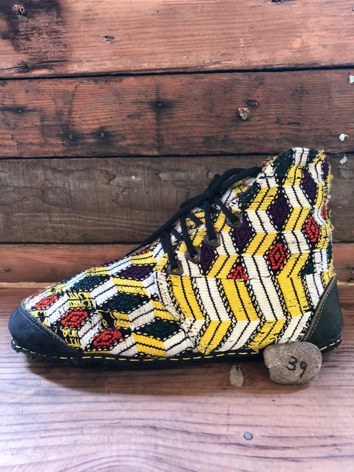Size 39 Cloth Moccasins Yellow and White