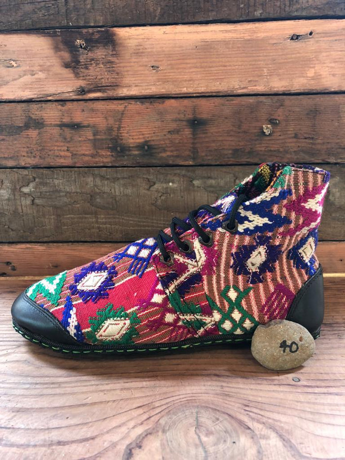 Size 40 Cloth Moccasins Birds and Rhombus on Stripes